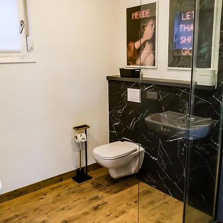 Neue Moderne Wohnung,74qm,balkon,kingsize Boxspringbett * אופנבורג