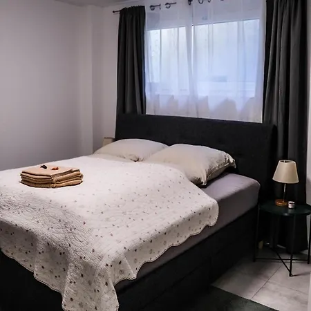 Apartment Neue Moderne Wohnung,74qm,balkon,kingsize Boxspringbett *