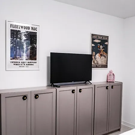 Neue Moderne Wohnung,74qm,balkon,kingsize Boxspringbett דירה אופנבורג