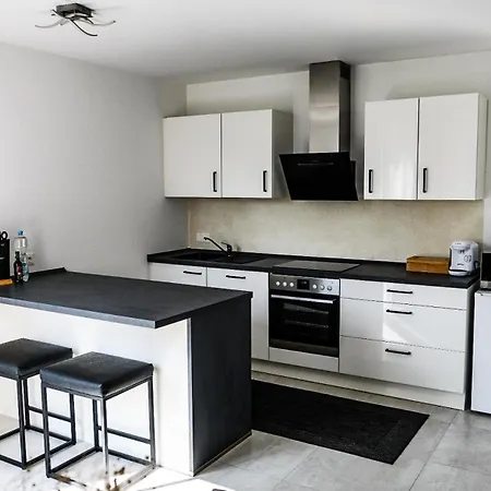 Neue Moderne Wohnung,74qm,balkon,kingsize Boxspringbett *