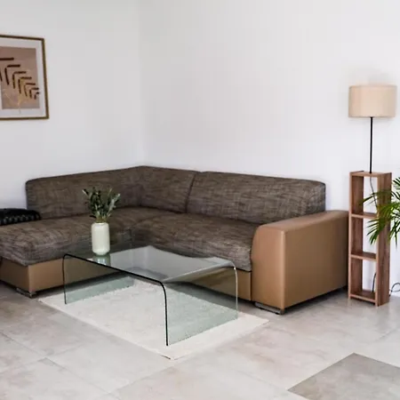 Neue Moderne Wohnung,74qm,balkon,kingsize Boxspringbett 아파트 *