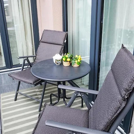 Neue Moderne Wohnung,74qm,balkon,kingsize Boxspringbett דירה אופנבורג